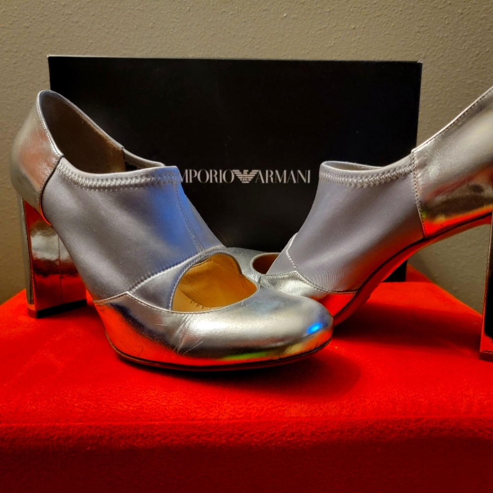 Emporio Armani vintage pumps, silver leather w/stretch middle, gently used, 39